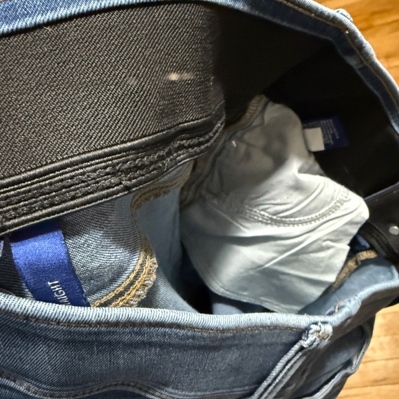 2 pair Women's Apt. 9® Tummy Control Straight Jeans - super stretchy. EUC. - Picture 4 of 8